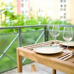 Edler Wohnraum Marvel Mit Balkon, Boxspringbett, Kaffeevollautomat, Lift & Parkplatz Daire
