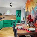 Edler Wohnraum Marvel Mit Balkon, Boxspringbett, Kaffeevollautomat, Lift & Parkplatz * Chemnitz