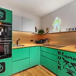 Edler Wohnraum Marvel Mit Balkon, Boxspringbett, Kaffeevollautomat, Lift & Parkplatz Daire *