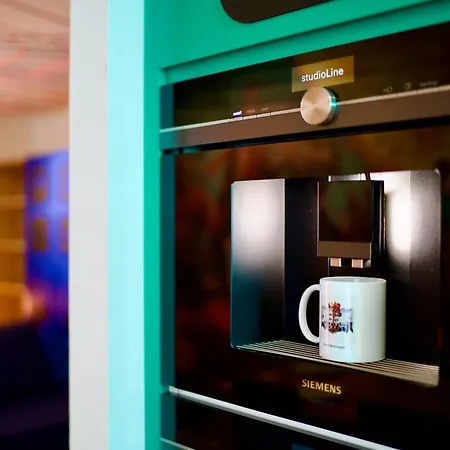 Edler Wohnraum Marvel Mit Balkon, Boxspringbett, Kaffeevollautomat, Lift & Parkplatz קמניץ