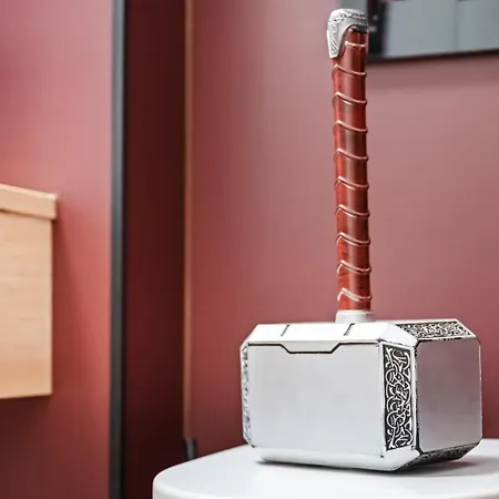 Edler Wohnraum Superhelden-studio Mit Heimkino, Balkon, Boxspringbett, Siemens-kaffeevollautomat, Lift, Parkplatz & Wlan 364 Mbps