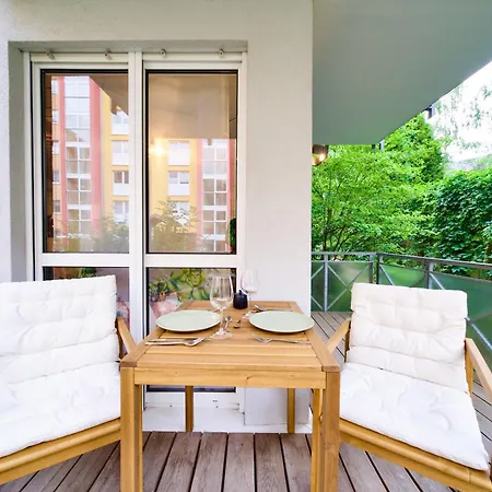 Edler Wohnraum Marvel Mit Balkon, Boxspringbett, Kaffeevollautomat, Lift & Parkplatz דירה קמניץ