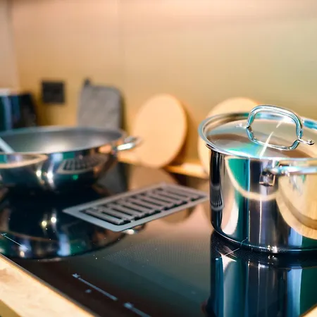 Edler Wohnraum Marvel Mit Balkon, Boxspringbett, Kaffeevollautomat, Lift & Parkplatz דירה קמניץ