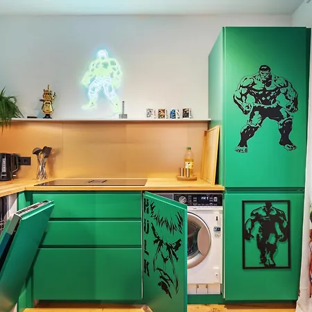 Edler Wohnraum Marvel Mit Balkon, Boxspringbett, Kaffeevollautomat, Lift & Parkplatz Chemnitz