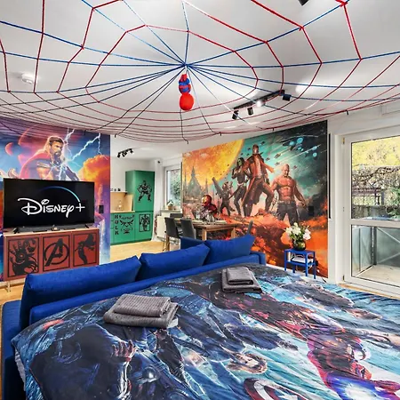 Apartment Edler Wohnraum Superhelden-studio Mit Heimkino, Balkon, Boxspringbett, Siemens-kaffeevollautomat, Lift, Parkplatz & Wlan 364 Mbps