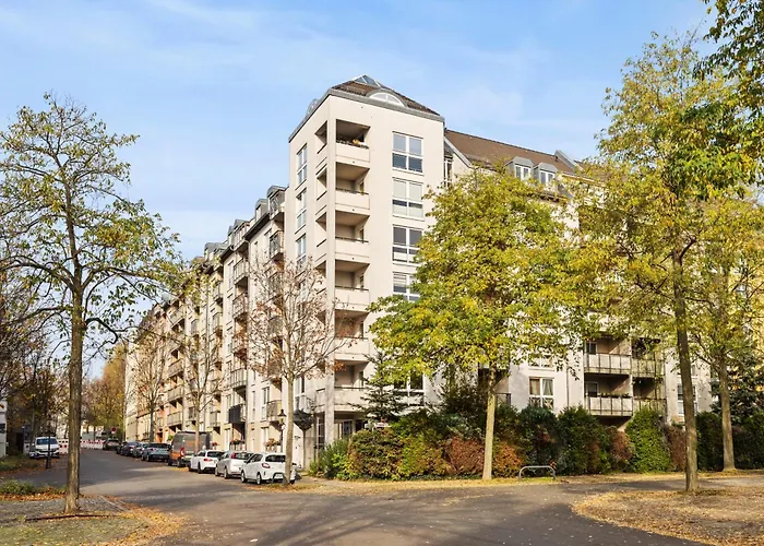 Edler Wohnraum Marvel Mit Balkon, Boxspringbett, Kaffeevollautomat, Lift & Parkplatz