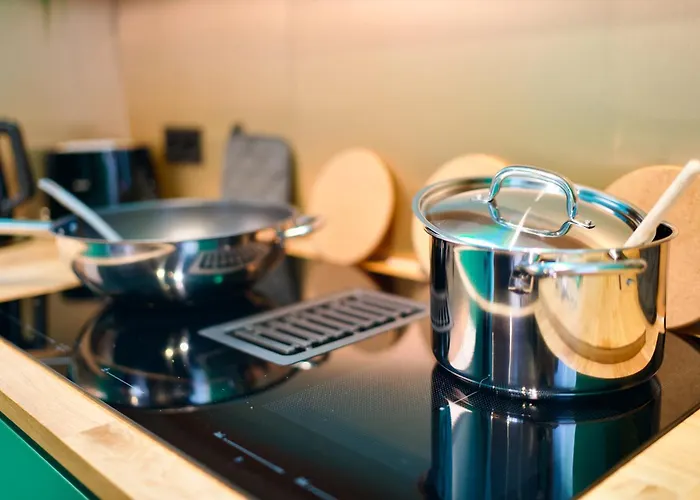 Edler Wohnraum Marvel Mit Balkon, Boxspringbett, Kaffeevollautomat, Lift & Parkplatz Apartment Chemnitz